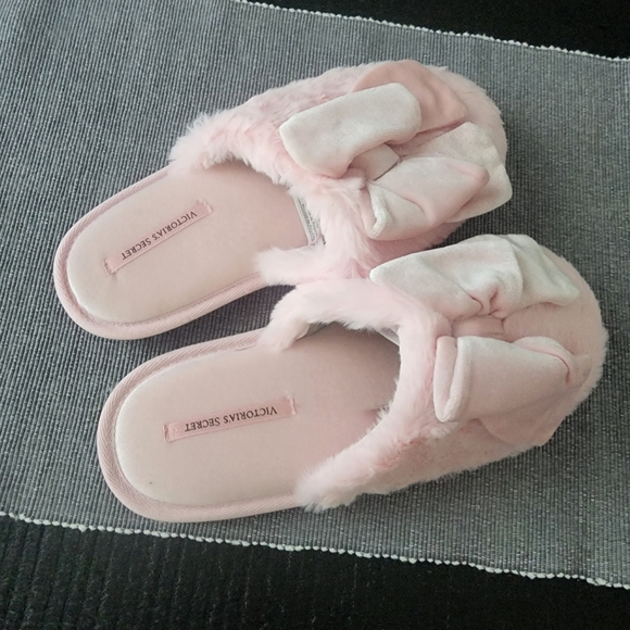Victoria secret pink faux fur slipper Size M - Picture 2 of 3